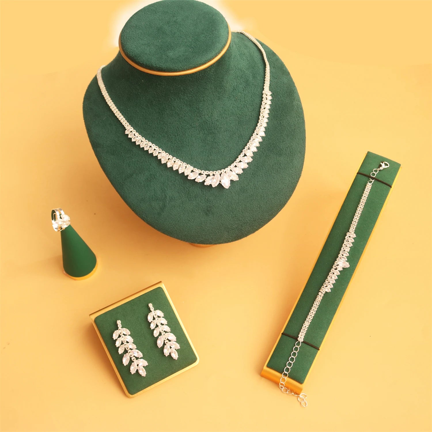 Luxury Women's Jewelry Elegant Bridal Necklace Earrings Bracelets Rings 4-piece Set Bridal Wedding Party Jewelry Accessories