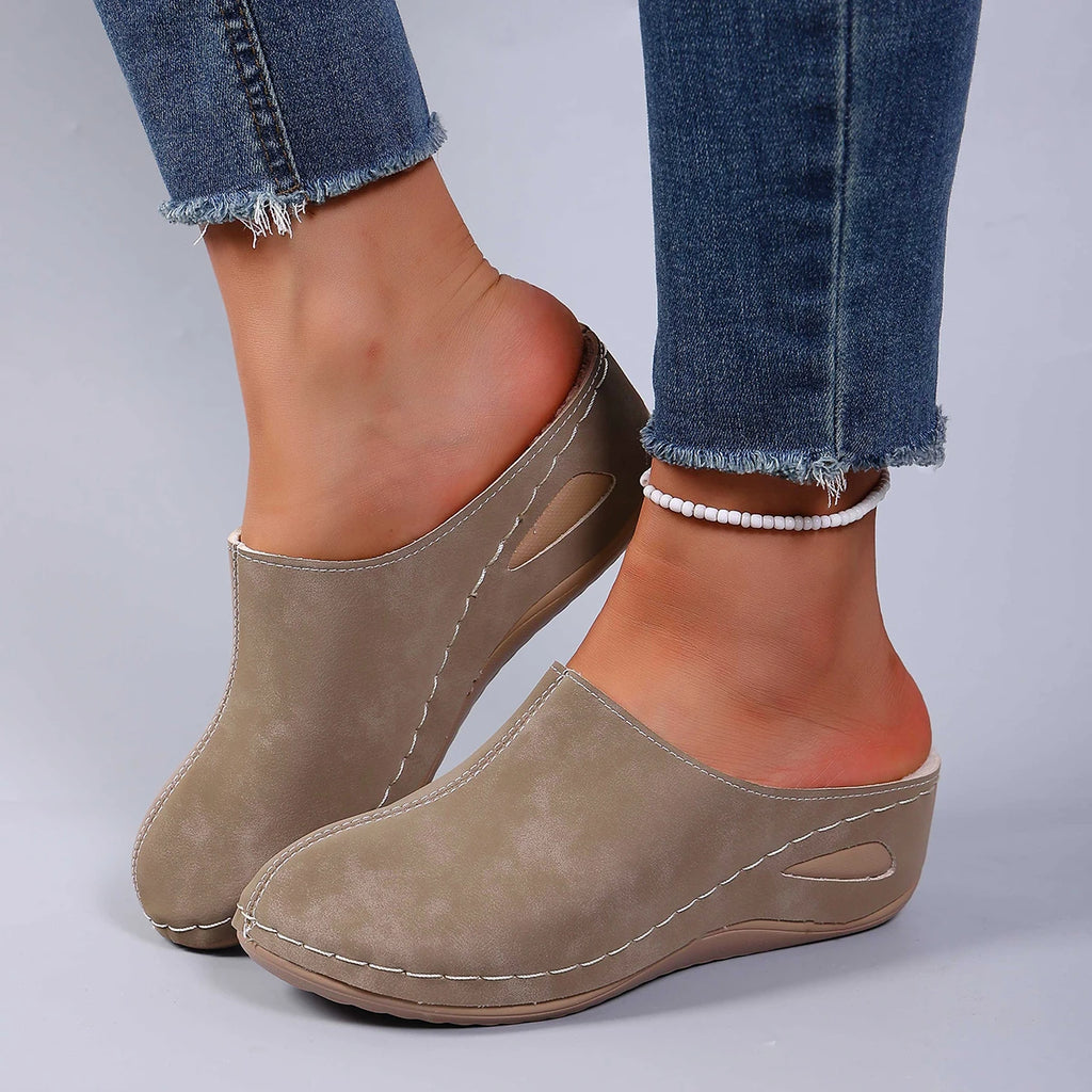 2025 Summer Women Slippers Beach Designer Shoes Women Casual Platform Sandals Comfortable Slip on Fashion Slippers Slides Women