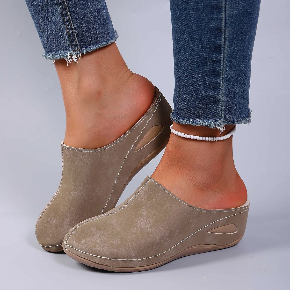 2025 Summer Women Slippers Beach Designer Shoes Women Casual Platform Sandals Comfortable Slip on Fashion Slippers Slides Women