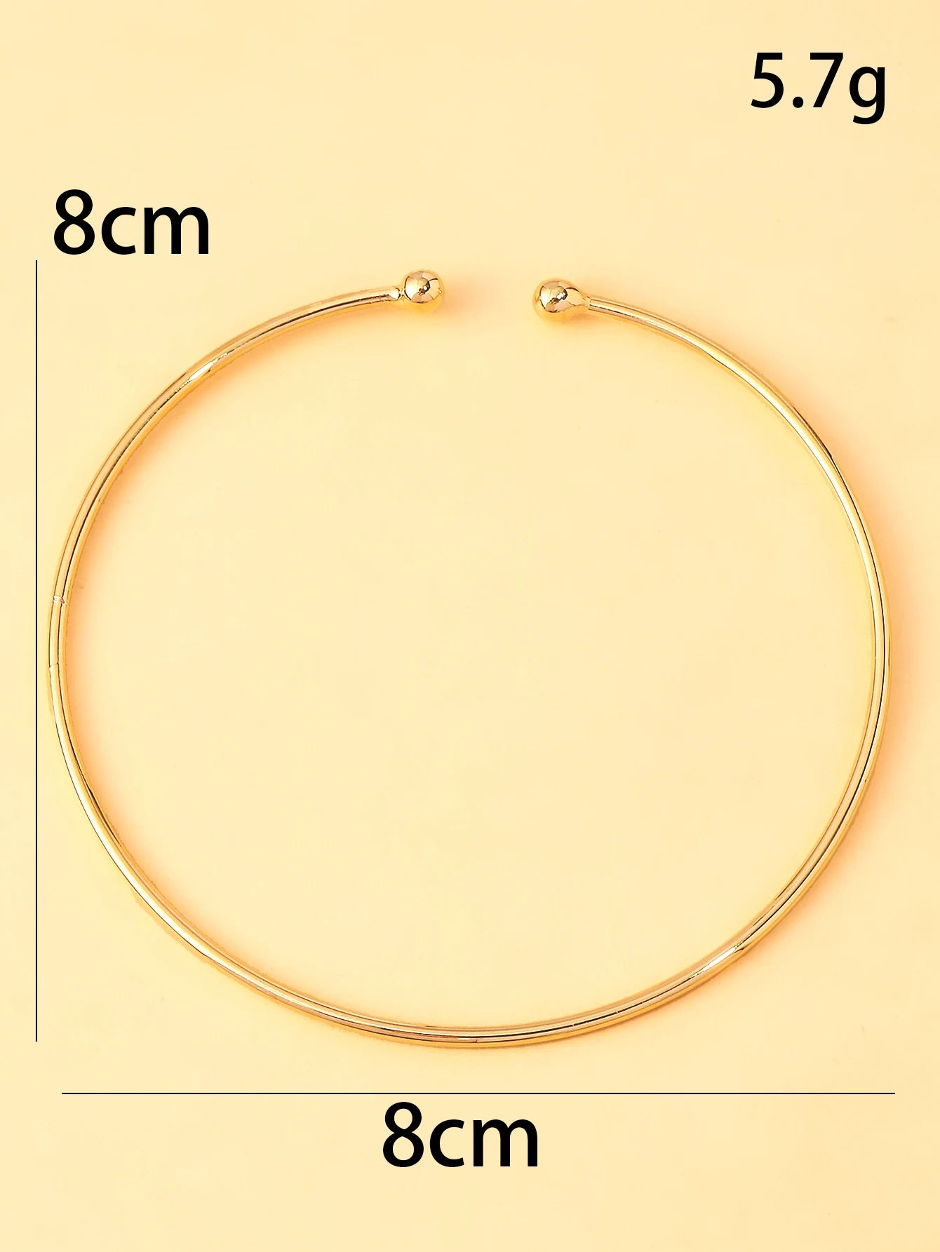 A metal anklet, stylish beach jewelry anklet, trendy and minimalist women's accessory, fashionable jewelry.