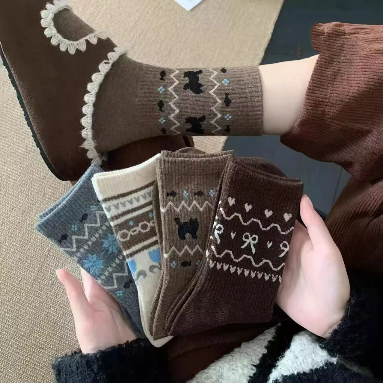 4 Pairs Women's Socks Set Autumn And Winter Warm Thick Socks Pile Socks Versatile Retro Mid Tube Socks Fashionable Trendy Simple