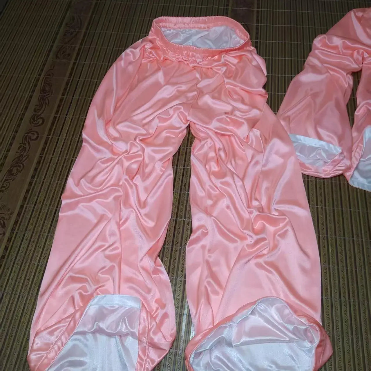 Men Sexy Double Layered Silky Touch Glossy Ice Silk Satin Pajamas 2 pieces Set Women Elastic Soft Loose Top Pants Homewear